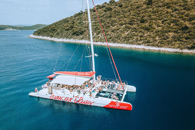 Full-Day Catamaran Cruise to Hvar & Pakleni Islands With Food and Free Drinks - Discovering the Stunning Hvar Island