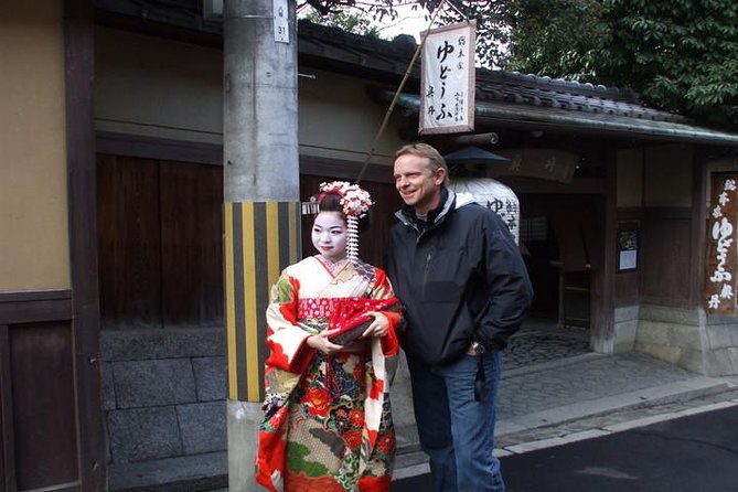 Gion and Fushimi Inari Shrine Kyoto Highlights With Government-Licensed Guide - Geisha District: Gion and Its Hidden Treasures