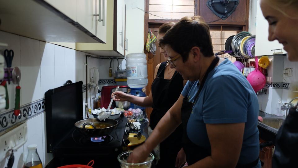 New Delhi: 5-Hour Traditional Cooking Class With Local Chef - Duration and Language Options
