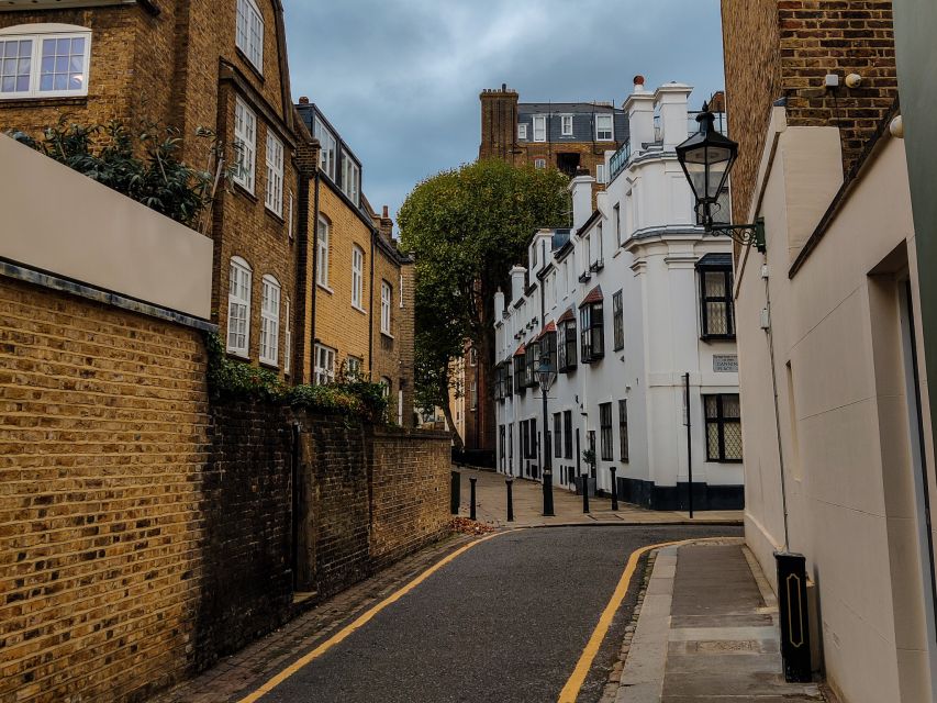 London: Kensington's Magical Mews City Exploration Game - Uncover Secret Sights and Fascinating Facts