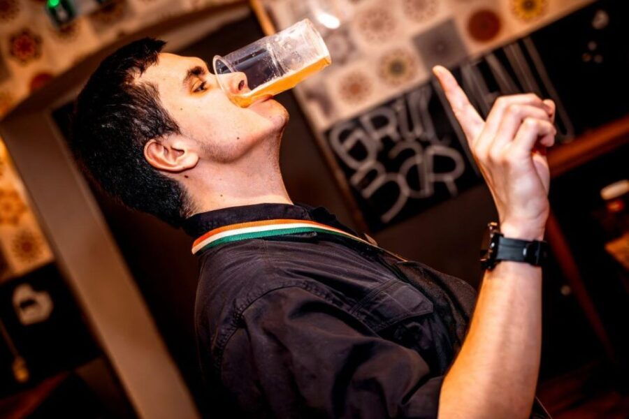 Amsterdam: Original Pub Crawl Party With VIP Entrance - Good To Know