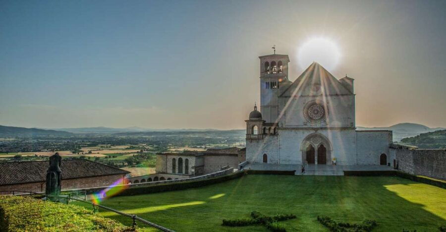 Assisi: Walking Tour With St. Francis Basilica Visit