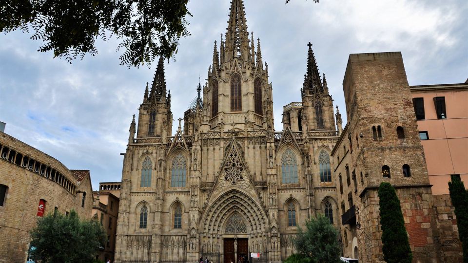 Barcelona: Old Town and Gothic Quarter Walking Tour - Good To Know