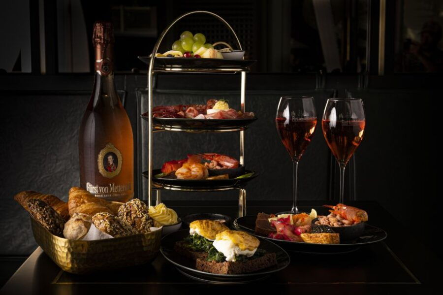 Berlin: Breakfast at Café Wintergarten - Good To Know