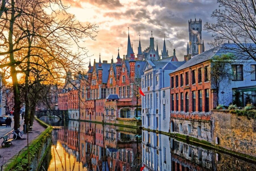 Bruges: Self-Guided Highlights Scavenger Hunt & Walking Tour - Good To Know