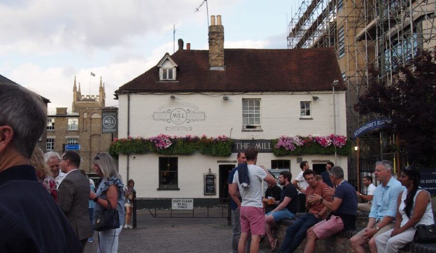 Cambridge: Heritage Pub Guided Walking Tour