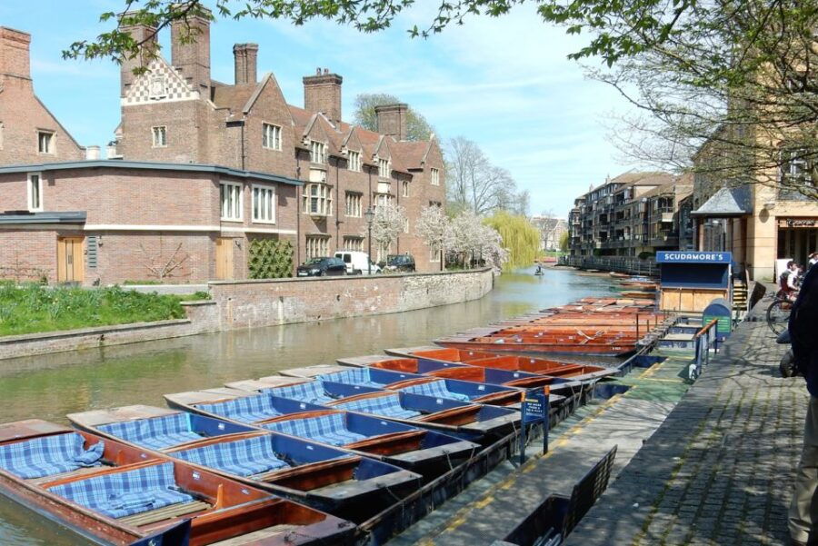 Cambridge: Quirky Self-Guided Smartphone Heritage Walks - Hidden Gems of Cambridge