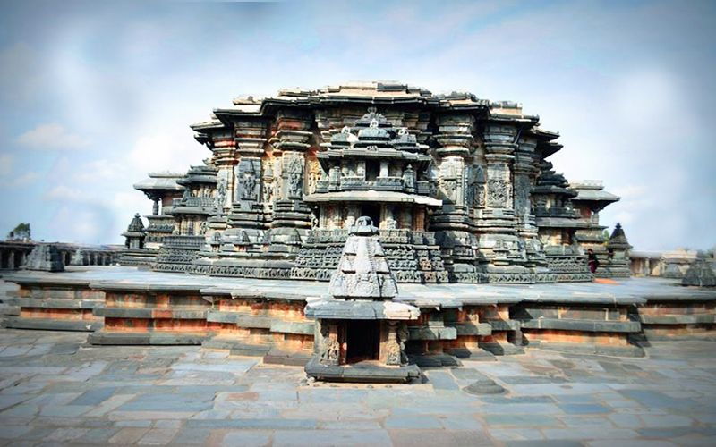 Day Excursion of Belur, Halebeedu & Shravanabelagola