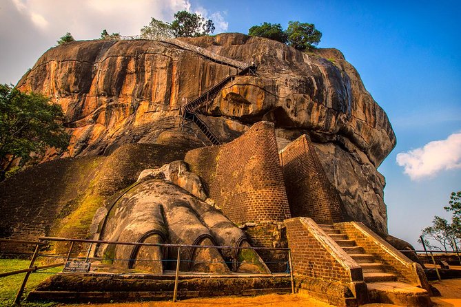 Day Trip to Sigiriya & Dambulla Temple With Free Sri Lankan Lunch