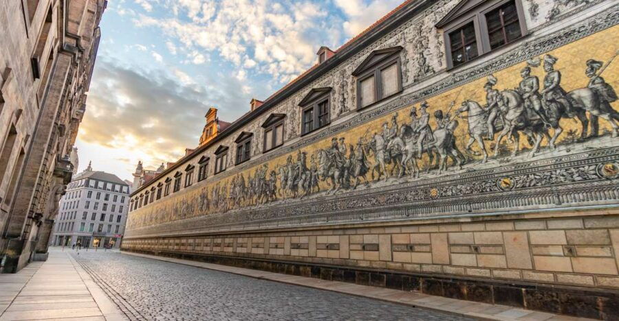 Dresden: Best Photogenic Spots Tour With a Local