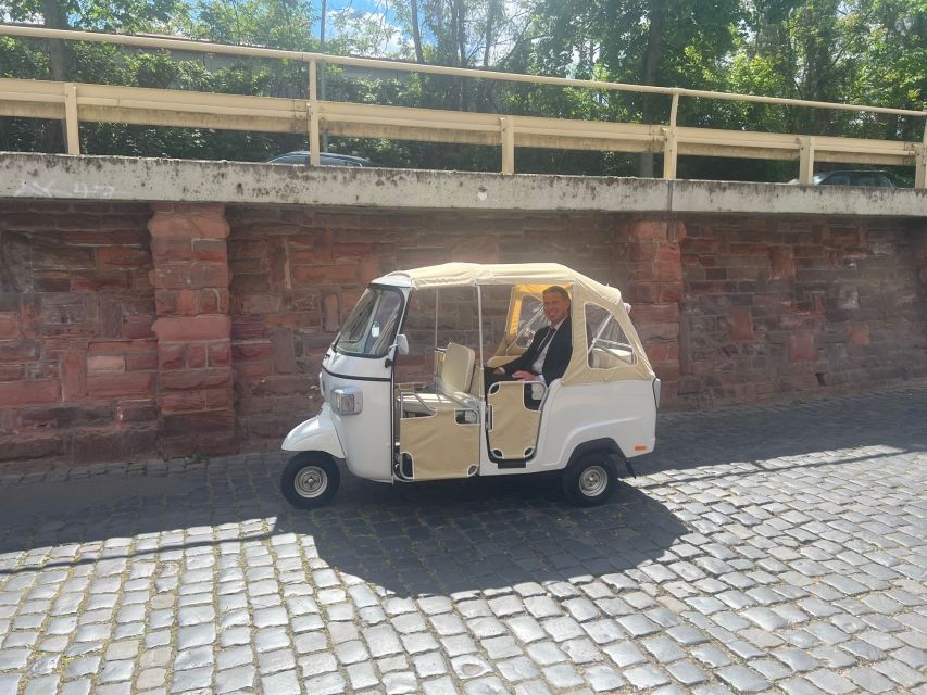 Frankfurt: Private Sightseeing Tour in Retro Ape Calessino