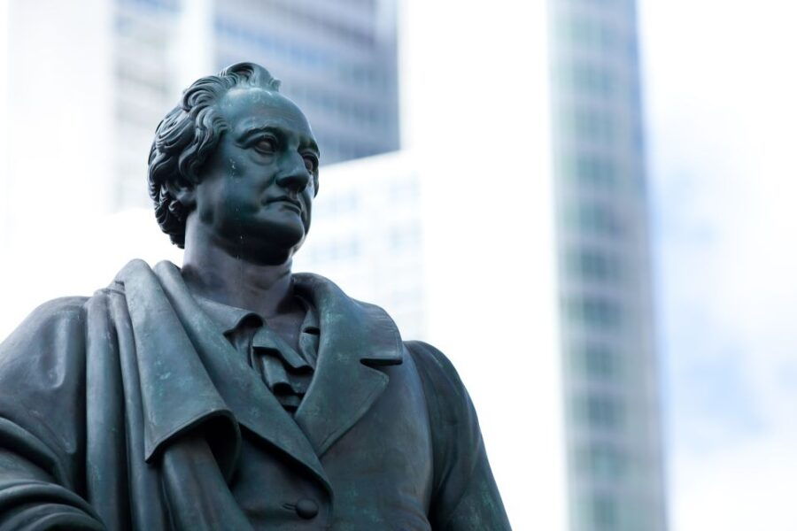Frankfurt: Private Walking Tour With Relaxing Cruise - Activity Details