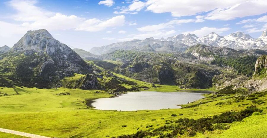 From Cangas De Onis: Lakes of Covadonga Guided Day Trip