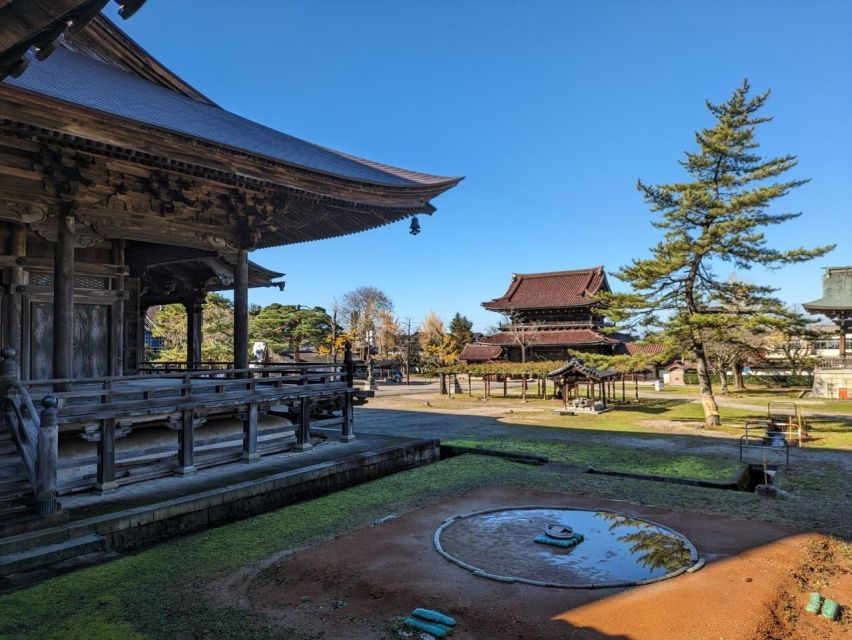 From Kanazawa: Shirakawa-Go, Gokayama, and Wood Carving Art