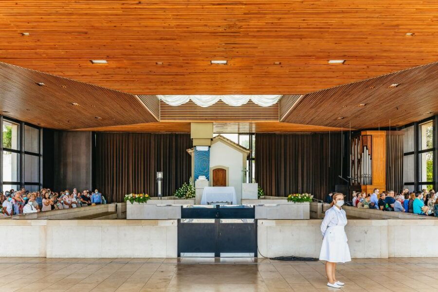 From Lisbon: Fatima, Obidos, Batalha and Nazaré Group Tour - Good To Know