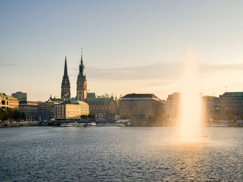 Hamburg: Heart of the City Sightseeing and Photo Tour - Good To Know