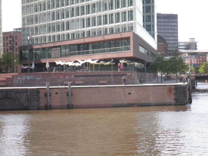 Hamburg: Private 2-Hour Guide Hire for Your Tour Bus - Good To Know