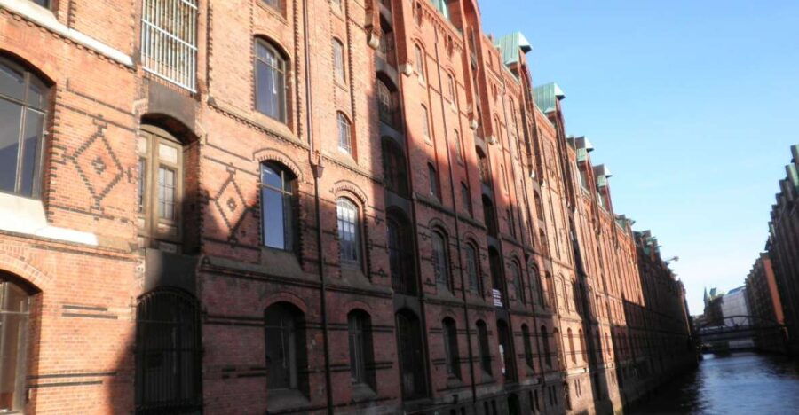 Hamburg: Speicherstadt & HafenCity 2-Hour Walking Tour
