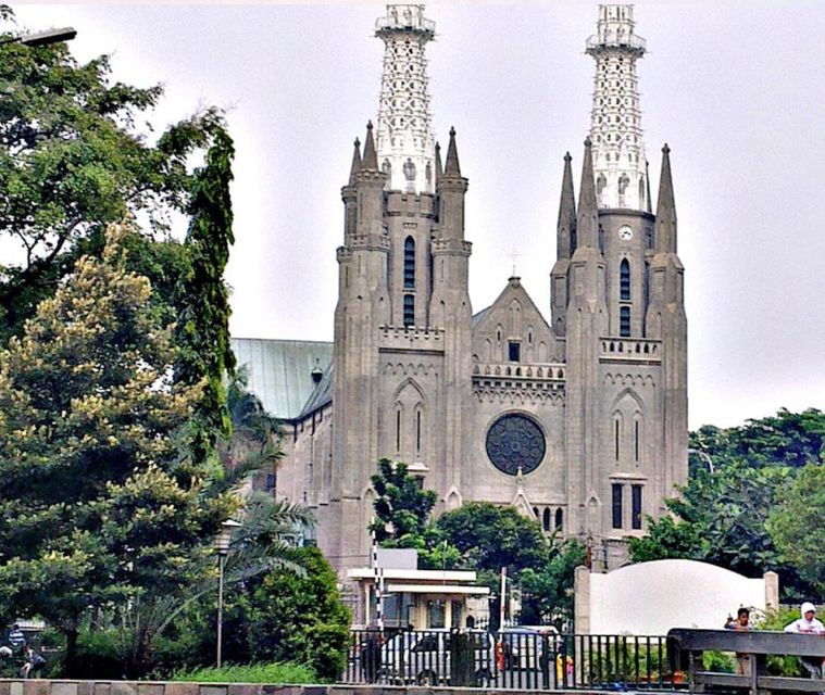 Jakarta Tour :Beautiful Miniature Glorious Park of Indonesia