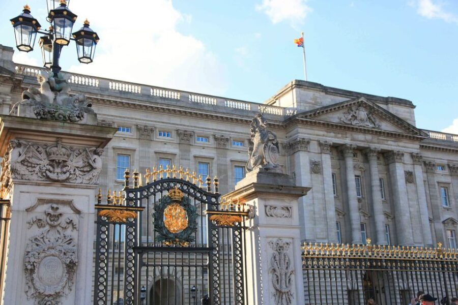 London: Buckingham Palace Tickets With Royal Walking Tour - Good To Know