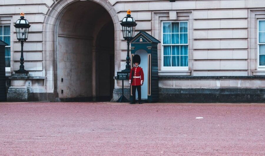 London: Changing of the Guard Private Group or Family Tour - Good To Know