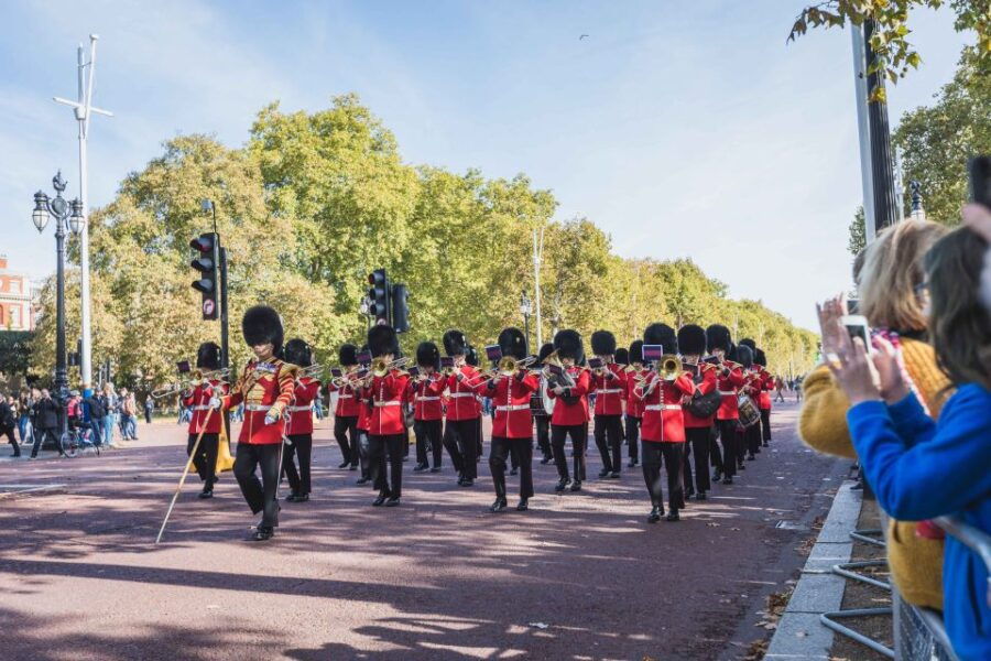 London: Changing of the Guard Walking Tour - Good To Know