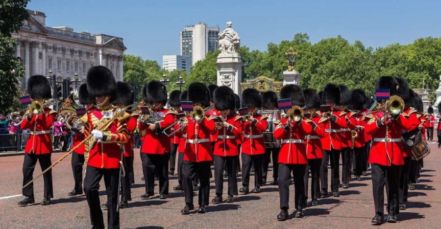 London: Changing of the Guard Walking Tour - Good To Know