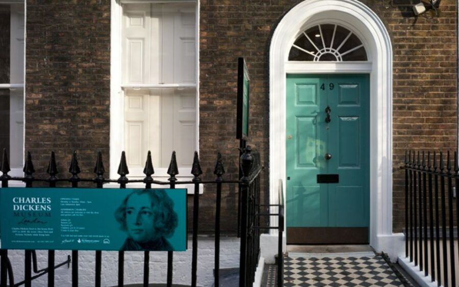 London: Charles Dickens' Journey Exploration Game - Good To Know