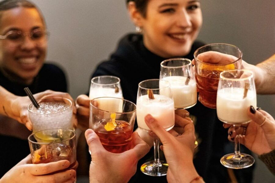 London: Drunken History Walking Tour With Included Drinks - Good To Know