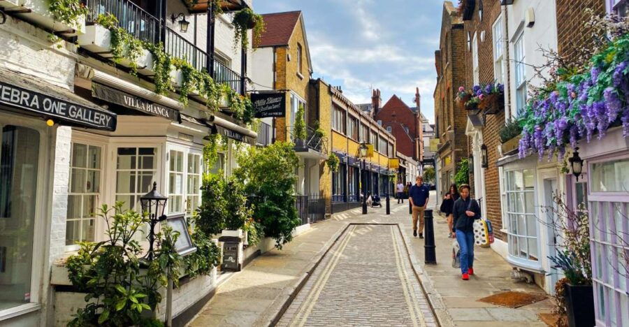 London: Hampstead Self-Guided Walking Discovery Game - Good To Know