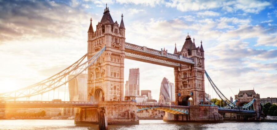 London Self Guided City Tour With an App - Good To Know