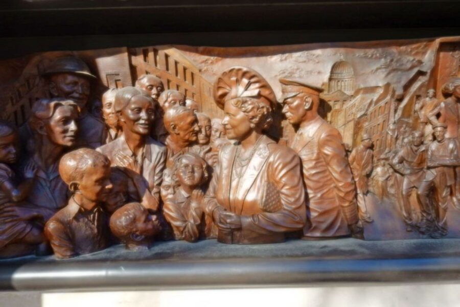 London: Smartphone Heritage Walks Trafalgar Square - Good To Know