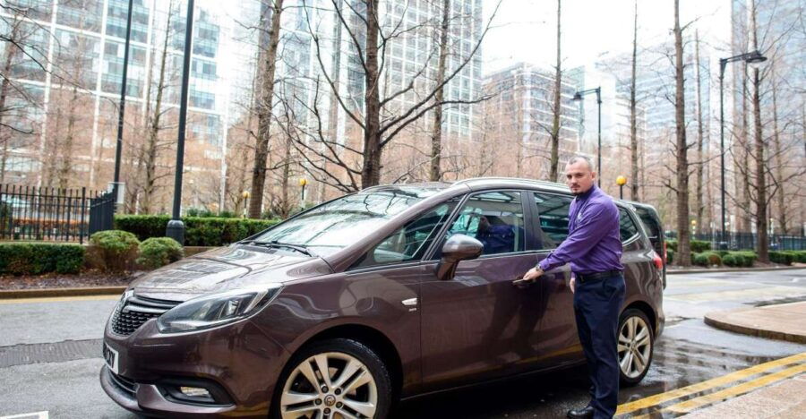 MPV Transfer: Gatwick Airport To/From Central London - Booking and Flexibility