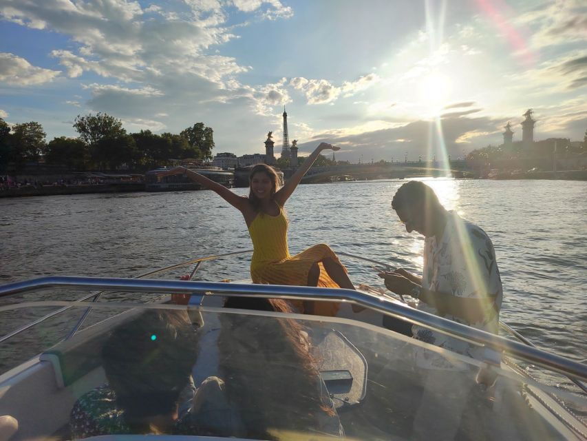 Paris: Heart of Paris Private Boat Cruise - Good To Know