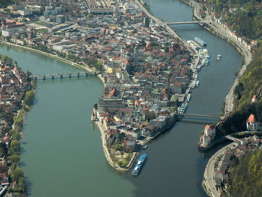 Passau: Private One-Way Transfer to Prague - Good To Know