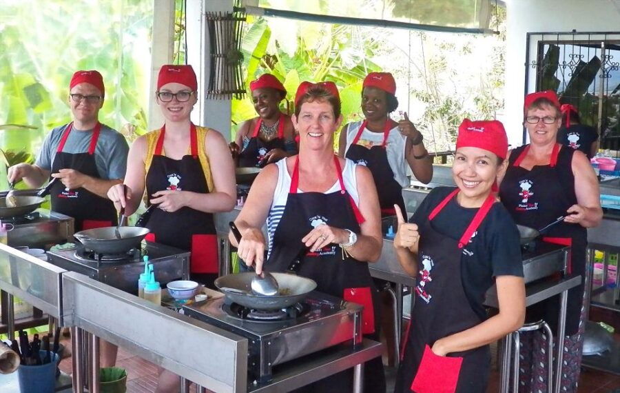 Phuket: Authentic Thai Cooking Class