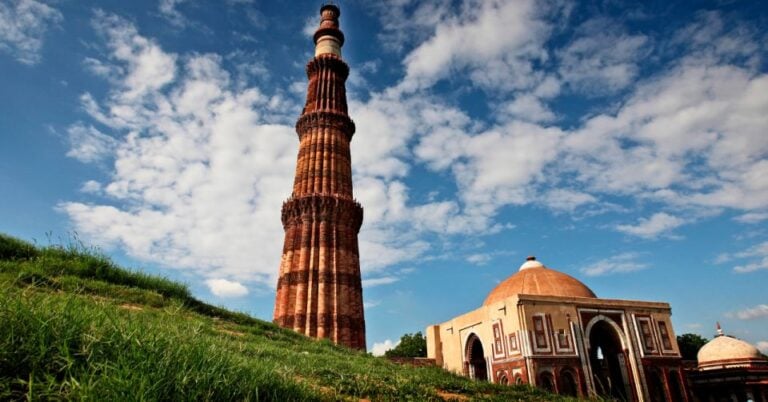 Private Guided Day Trip of Old & New Delhi by AC Car