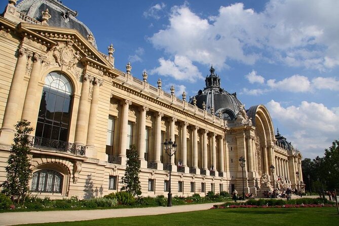 Private Tour: 2CV Paris City Highlights Tour 45m