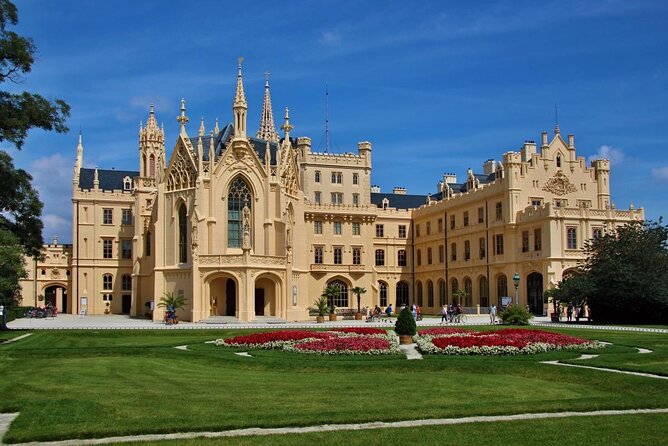 Private Tour to Lednice Castle and Chateau Valtice With Wine Tasting From Vienna