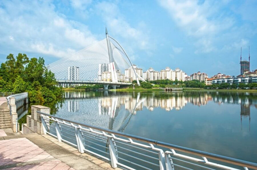 Putrajaya Visit and Lake Cruise: Tour From Kuala Lumpur - Good To Know