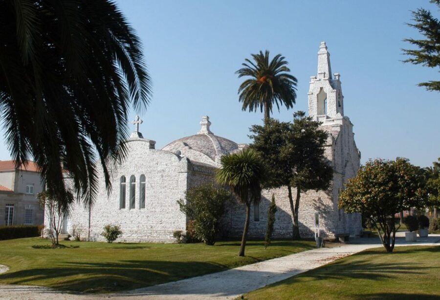 Rias Baixas: Boat Tour With Wine, Seafood, and Winery Visit