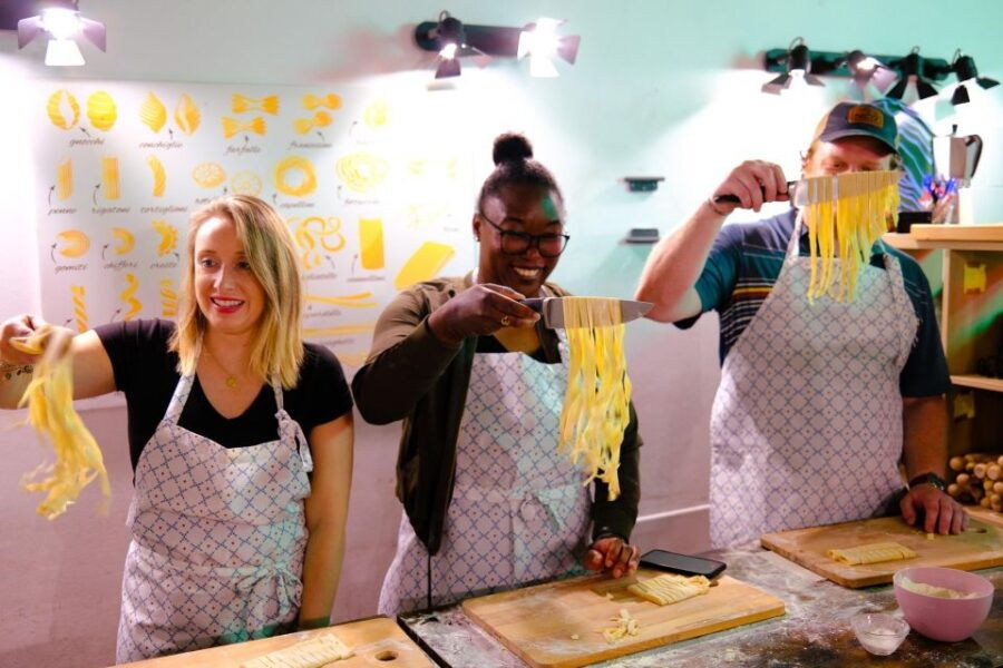 Rome: Christmas Spritz & Spaghetti Cooking Class - Good To Know
