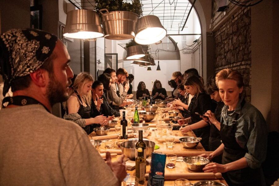 Rome: Pasta Cooking Class in the Kitchen of Mamma