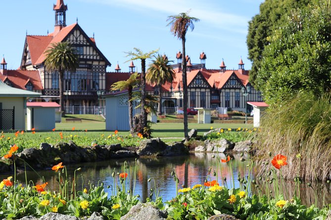 Rotorua Duck Boat Guided City and Lakes Tour
