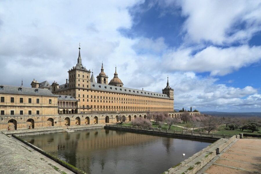 San Lorenzo De El Escorial: Monastery and Site Guided Tour - Good To Know