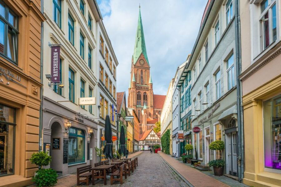 Schwerin: Private City Highlights Walking Tour - Good To Know