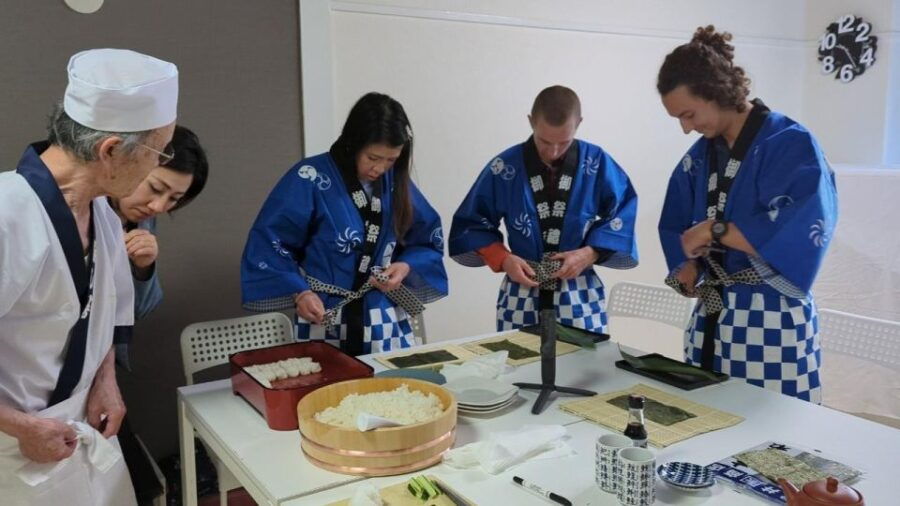Sushi Experience: a Supreme Tour to Learn With a Professiona - Good To Know