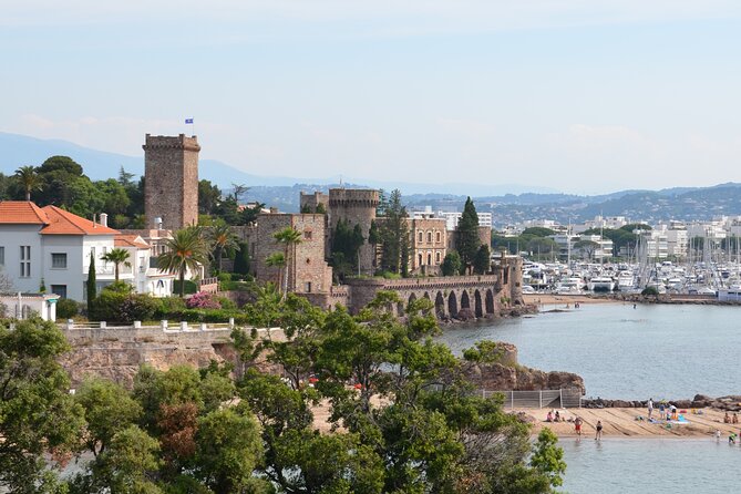 The Estérel, From the Sea to Volcanoes With a Small Group