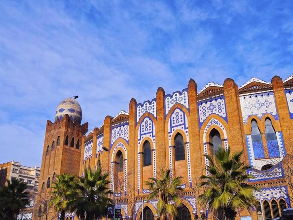 Tour of Historic Barcelona in Private Eco Tuk Tuk