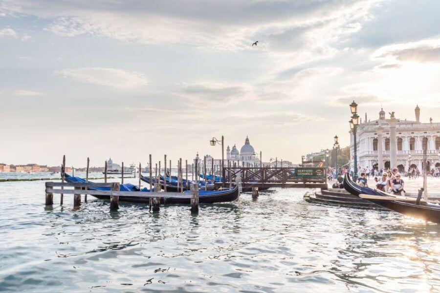 Venice: Traditional Shared Gondola Ride - Good To Know